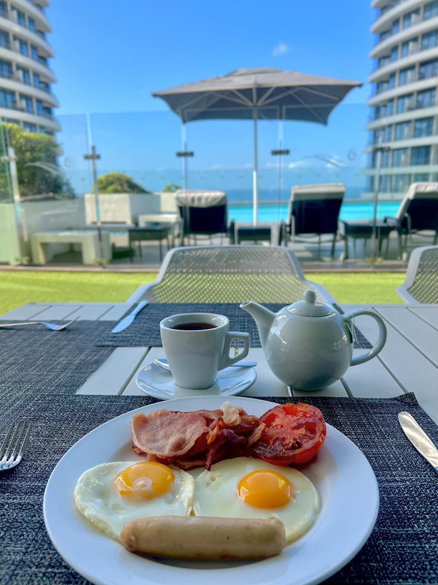 The Capital Pearls Hotel Durban Exterior photo Breakfast at the pool