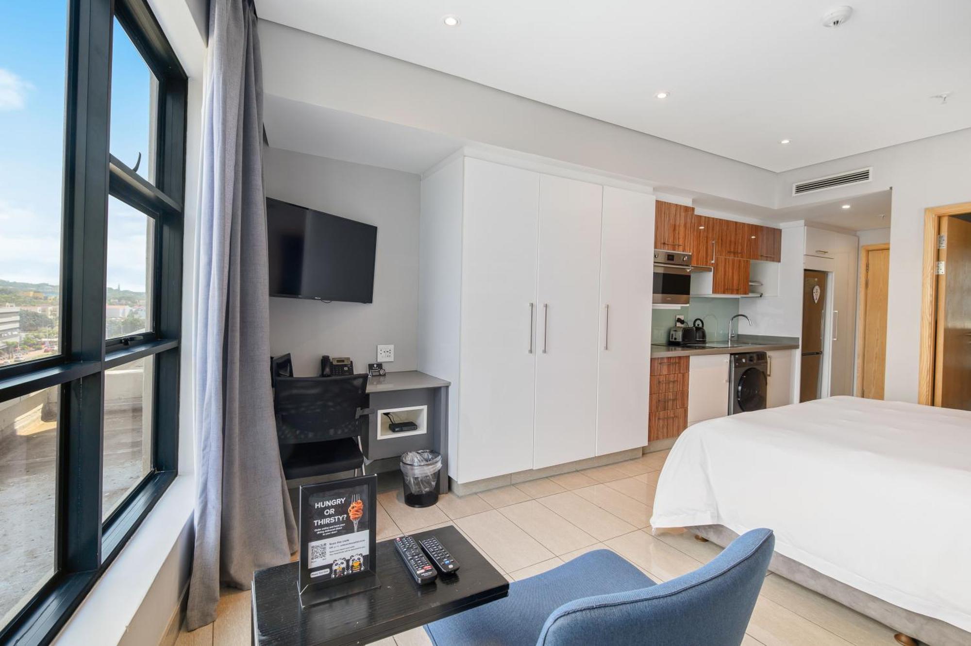 The Capital Pearls Hotel Durban Exterior photo A studio apartment in Cape Town, South Africa