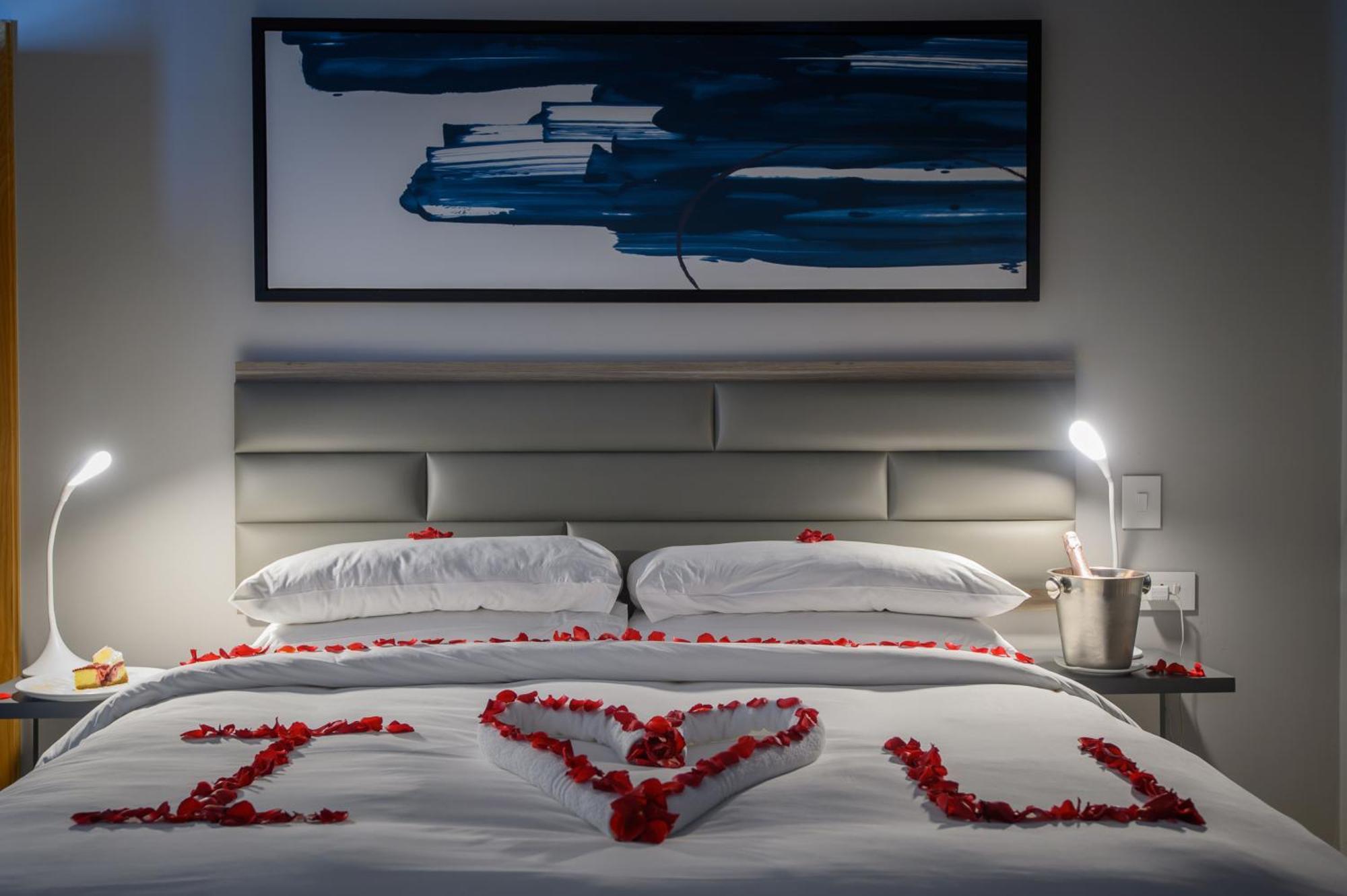 The Capital Pearls Hotel Durban Exterior photo A bedroom at the hotel